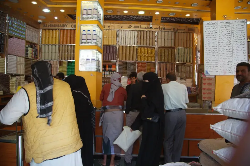 تقرير أممي: ضرائب الحوثيين وتكاليف الشحن والتأمين ترفع أسعار الغذاء في اليمن